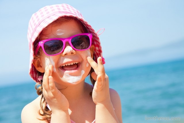 Lưu ý sử dụng kem chống nắng an toàn cho trẻ nhỏ