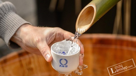 Học Người Nhật cách uống nước lọc đúng cách làm đẹp da